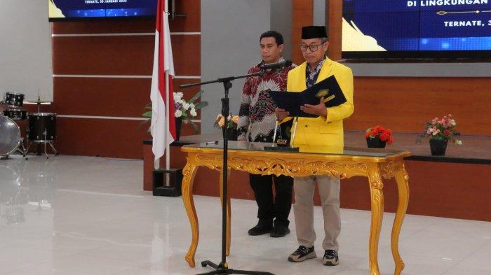 PELANTIKAN - Rektor Unkhair Ternate Ridha Ajam, saat pelantikan Sekretaris LPMPP dan Jafung Unkhair Ternate, bertempat di Aula Nuku, Kampus II, Kelurahan Gambesi, Kecamatan Ternate Selatan, Kota Ternate, Maluku Utara, Kamis (30/1/2025), foto diambil oleh Humas Unkhair Ternate.