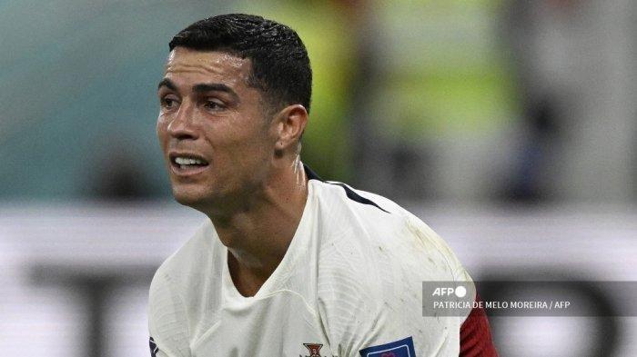 Ekspresi Cristiano Ronaldo setelah Portugal dikalahkan oleh Maroko dengan skor 0-1 di Al Thumama Stadium, babak perempat final Piala Dunia 2022 Qatar, Sabtu (10/12/2022) malam waktu setempat. Portugal pun gagal melaju ke babak semifinal Piala Dunia 2022.