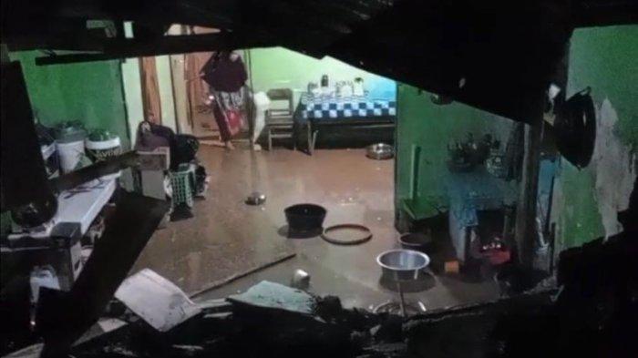 BENCANA: Kondisi satu rumah warga Desa Sangapati, Kecamatan Pulau Makian, Halmahera Selatan, Maluku Utara yang tertimpa swering pada Sabtu (21/6/2025)