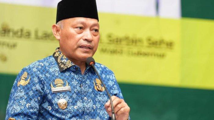 KURBAN - Wakil Gubernur Maluku Utara, Sarbin Sehe, ia menyebut Pemprov Malut telah menyalurkan sapi untuk kurban Idul Adha di 10 kab/kota, Senin (27/5/2025).