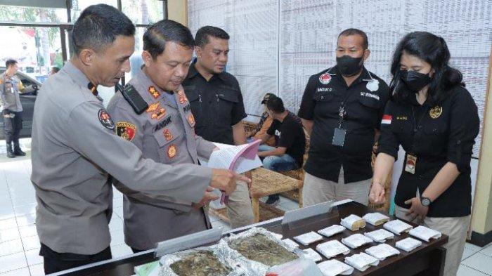 AKBP Andik Purnomo Sigit dan AKP Bakry Syahruddin saat masih jabat Kasat Narkoba Polres Ternate.