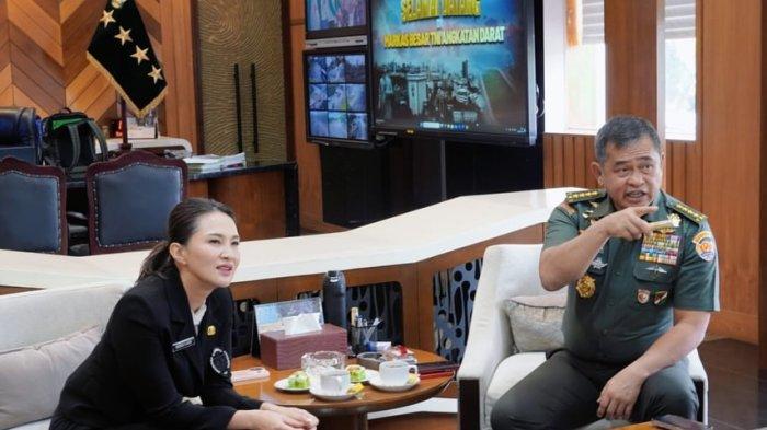 KEMANAN MALUT - Foto Gubernur Maluku Utara Sherly Laos saat silaturahmi ke Kepala Staf Angkatan Darat (KSAD) TNI Maruli Simanjuntak dan jajaran di Jakarta, Rabu (11/6/2025). Mereka membahas rencana penambahan Batalyon untuk perkuat keamanan Maluku Utara.