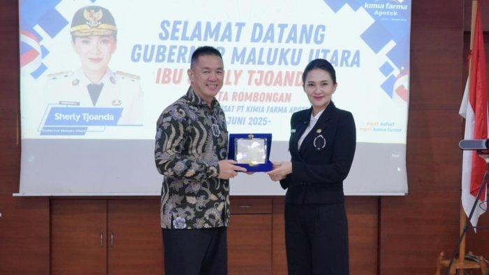 STOK OBAT - Foto Gubernur Maluku Utara Sherly Laos bersama Plt Dirut Kimia Farma Djadag Prakasa Dwialam, Rabu (11/6/2025).
