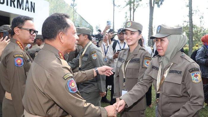 SHERLY LAOS - Foto Sherly Laos bersama Khofifah Indar Parawansa dan Mendagri Tito Karnavian, pada postingan instagram @s_tjo, Jumat (28/2/2025).