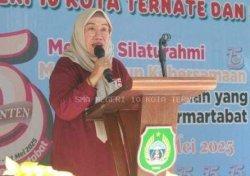 SPMB - Kepala SMA Negeri 10 Ternate, Sabaria Umahuk.