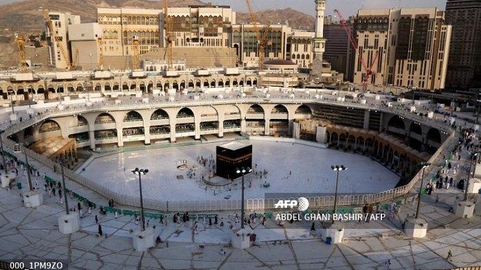 Suasana di sekitar area Ka'bah di Masjidil Haram sepi dari jemaah, Kamis (5/3/2020).