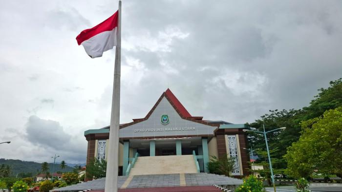 TEMUAN - Kantor DPRD Provinsi Maluku Utara, dimana Kepala Inspektorat Provinsi Maluku Utara, Nirwan MT Ali, mengungkapkan bahwa terdapat sekitar lima mantan anggota DPRD Provinsi Maluku Utara yang tercatat memiliki temuan berdasarkan hasil pemeriksaan Badan Pemeriksa Keuangan (BPK), Kamis (17/7/2025)