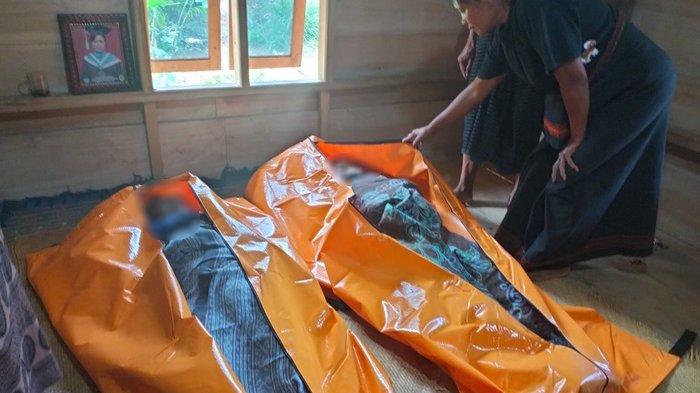 Jenazah Manase dan Selviana tiba di rumah duka di di Balalo', Lembang (Desa) Batualu, Kecamatan Sangalla Selatan, Tana Toraja, Sulawesi Selatan, Sabtu (2/12/2023) siang.