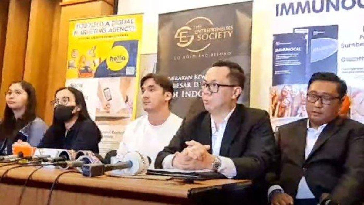 Rendy muncul ke publik setelah diisukan selingkuh dengan Syahnaz, minta maaf ke Lady Nayoan