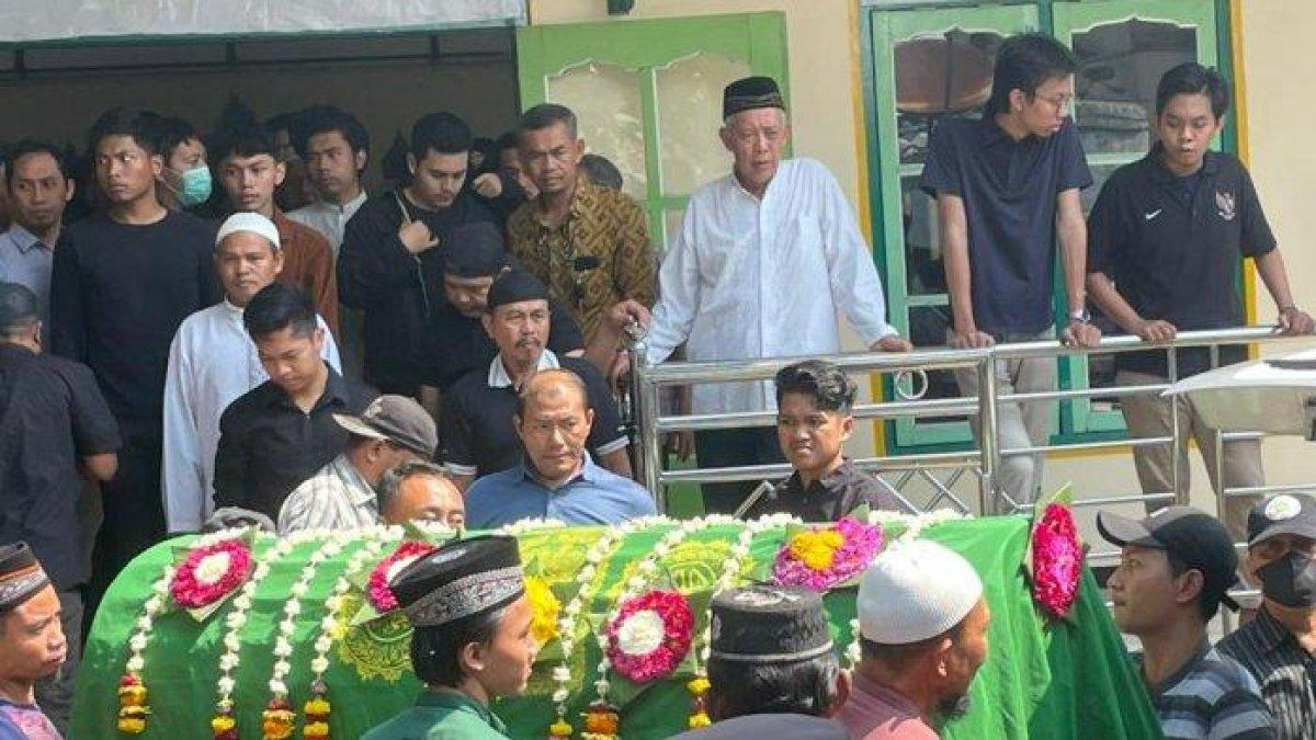 Susana pemakaman Anindita mahasiswi Undip yang meninggal di Gunung Lawu Karanganyar, Jawa Tengah