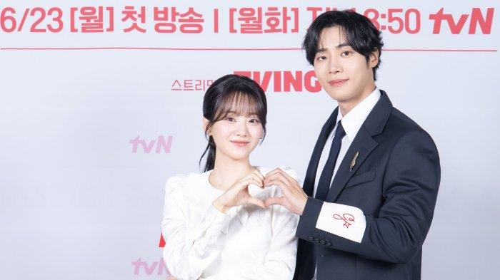 Bintang utama drakor Head Over Heels saat menghadiri press confrence di Seoul, Korea Selatan few