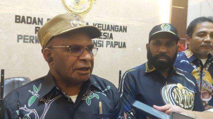 Bupati Puncak, Elvis Tabuni, dengan didampingi Ketua DPRD Puncak