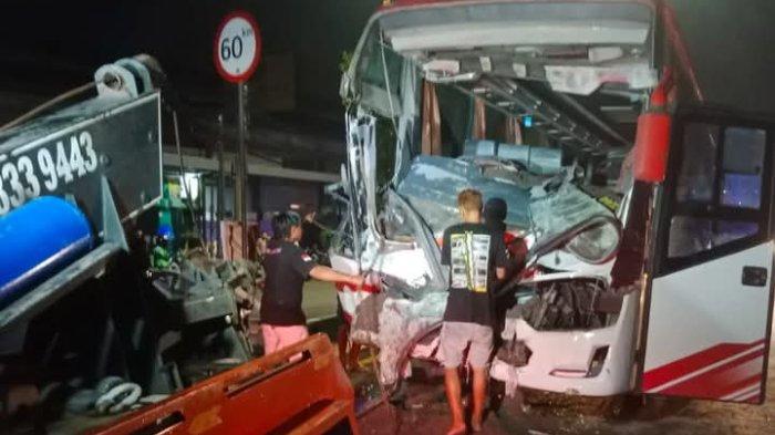 Laka bus Mira di Sleman