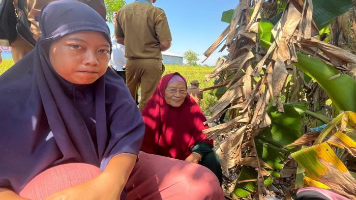 Ngatmi dan anaknya ingin melihat Prabowo Subianto