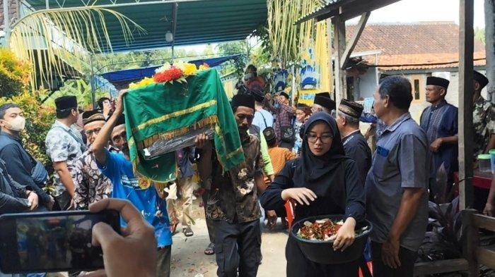 Pemakaman jenazah Osima Yukari OK