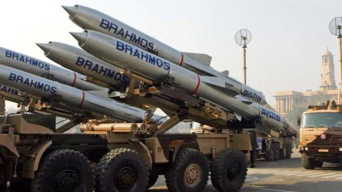 SERANG PAKISTAN - Rudal Brahmos yang digunakan India
