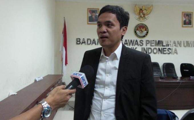 Juru bicara Tim Advokasi Prabowo-Hatta, Habiburokhman di Kantor Bawaslu, Jakarta, Selasa (7/7/2014) Dia melaporkan dugaan politik uang yang dilakukan kubu Jokowi-JK ke Bawaslu.