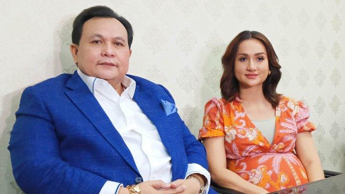 Kuasa hukum Ruben Onsu, Minola Sebayang (kiri).