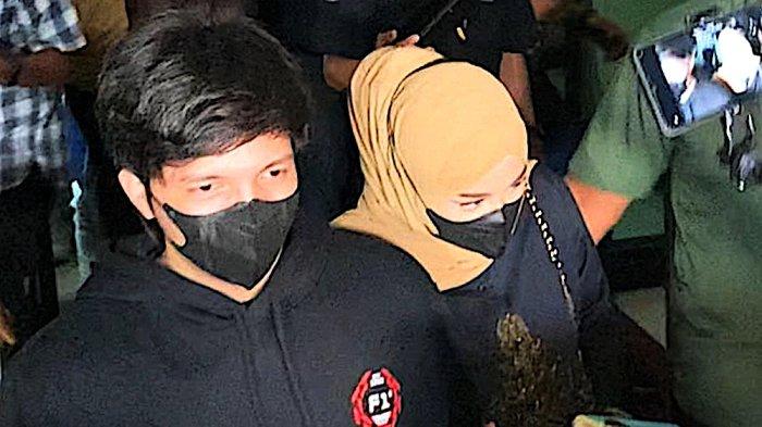 Atta Halilintar dan Aurel Hermansyah laporkan akun medsos yang sudah fitnah soal pernikahan siri dengan Ria Ricis, Rabu (4/9/2024) di Polres Metro Jakarta Selatan