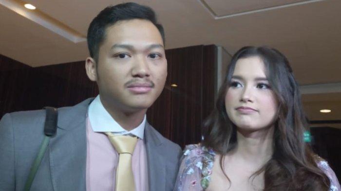 Pasangan selebritas Azriel Hermansyah dan Sarah Menzel di Kebayoran Lama, Jakarta Selatan, Minggu (5/11/2023).