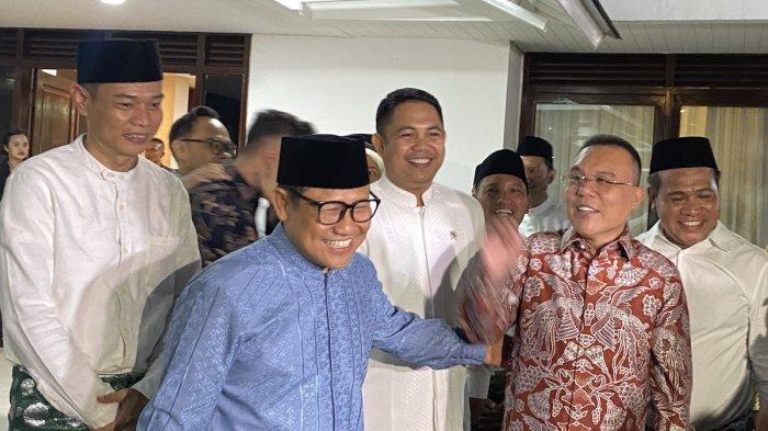 HALAL BIHALAL - Menteri Koordinator bidang Pemberdayaan Masyarakat, Muhaimin Iskandar dan Wakil Ketua DPR RI Sufmi Dasco dalam acara halal bihalal di rumah dinas Cak Imin, Jalan Widya Chandra IV nomor 23, Jakarta Selatan, Minggu (20/4/2025) malam.(Foto: Yolanda Putri Dewanti)