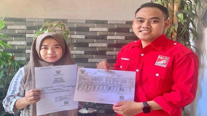Caleg DPRD DKI Jakarta Dapil 9 dari PSI, Tegar Dilis Nirwana, S.H mengadvokasi masyarakat dalam pembuatan administrasi kependudukan seperti surat akte lahir anaknya, kartu keluarga dan kartu indentitas anak secara cepat dan gratis.
