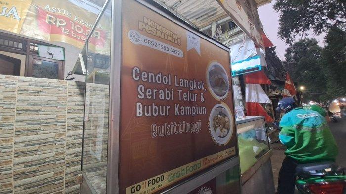 Cendol Langkok Bukittinggi dijual di Jalan Inspeksi I, Palmerah, Jakarta Barat