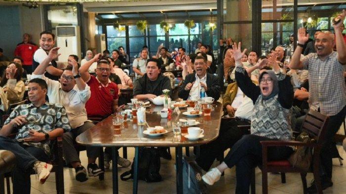 Ketum PSSI Erick Thohir saat nobar mendukung Timnas U23 Indonesia.