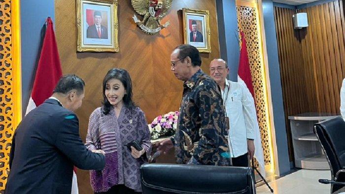 Finalis yang melaporkan adanya dugaan tindak pidana kekerasan seksual dalam ajang Miss Universe Indonesia melakukan pertemuan dengan anggota Wantimpres Putri Kus Wisnu Wardani dan Djan Faridz.