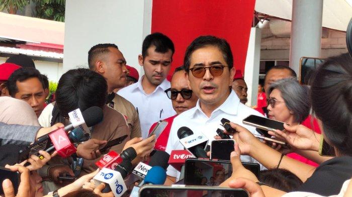 Ketua Tim Pemenangan Nasional (TPN) Ganjar Pranowo, Arsjad Rasjid memberikan tempat terhormat pada Sandiaga Uno.