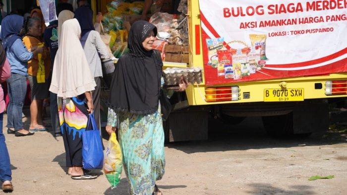 Warga antusias mengikuti giat Gerakan Pangan Murah (GPM) di Kelurahan Nanggewer, Kecamatan Cibinong, Bogor, Jawa Barat pada Rabu (9/10/24).