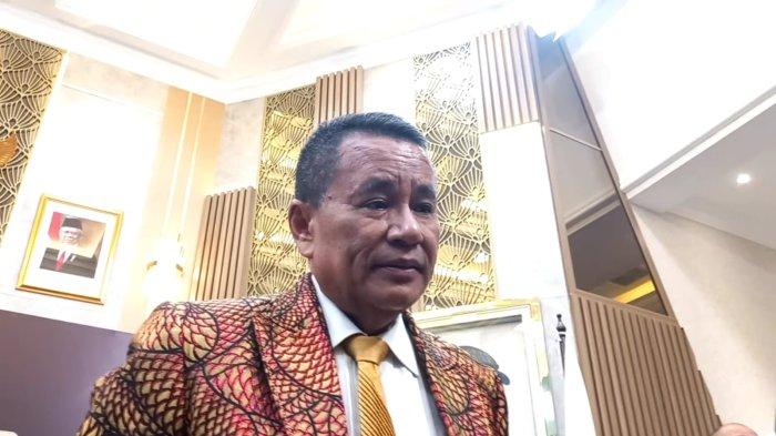 Hotman Paris Hutapea kembali menginisiasi gelaran pertandingan tinju artis dan kini dikembangkan ke luar daerah dan juga terbuka bagi masyarakat dengan gelontorkan dana Rp 15 Miliar