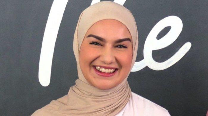 Pemain sinetron Irish Bella tampaknya enggan untuk bertemu mantan suami, Ammar Zoni.