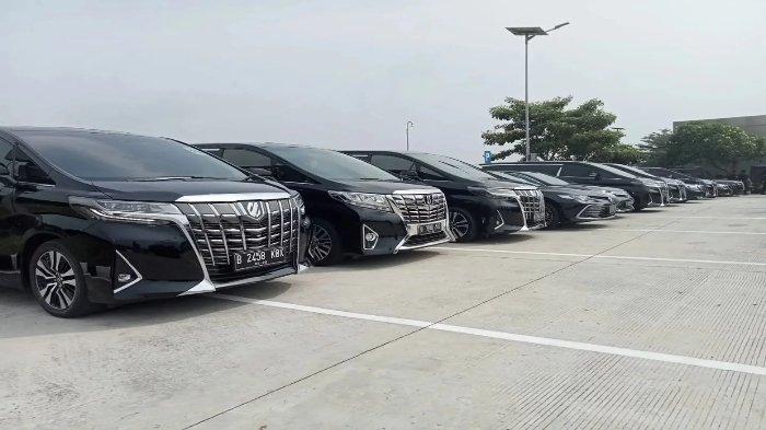 JakRent hadirkan jasa sewa mobil pengantin di Jakarta dengan pilihan armada mobil mewah yang cocok sebagai pilihan untuk calon pasangan pengantin.