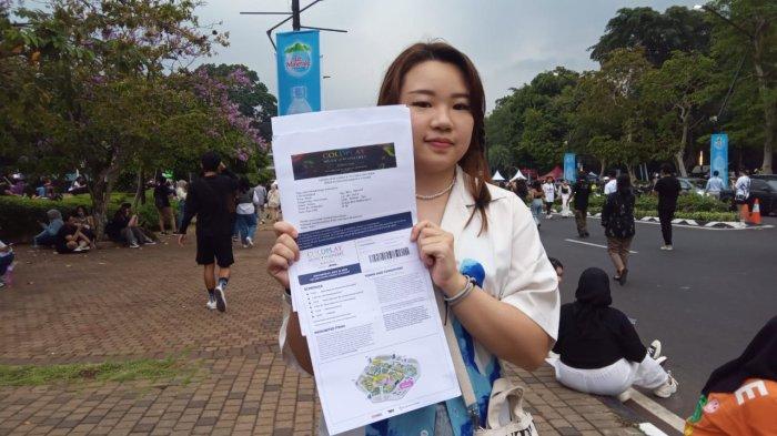 Jennifer Slavina (20) wanita asal Surabaya yang tertipu tiket konser coldplay.