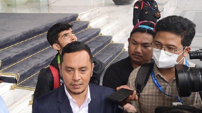 Ketua DPP Partai NasDem Willy Aditya (kiri) mengatakan partainya memberi tempat terhormat untuk Anies Baswedan di Pilkada Jakarta.