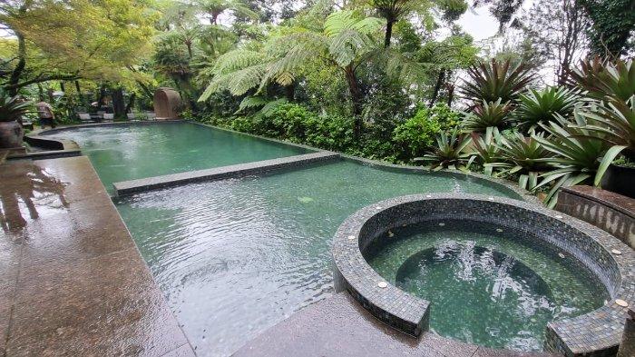 Fasilitas kolam renang dengan jacuzzi di Amaryllis Boutique Resort di Cisarua, Puncak, Bogor.