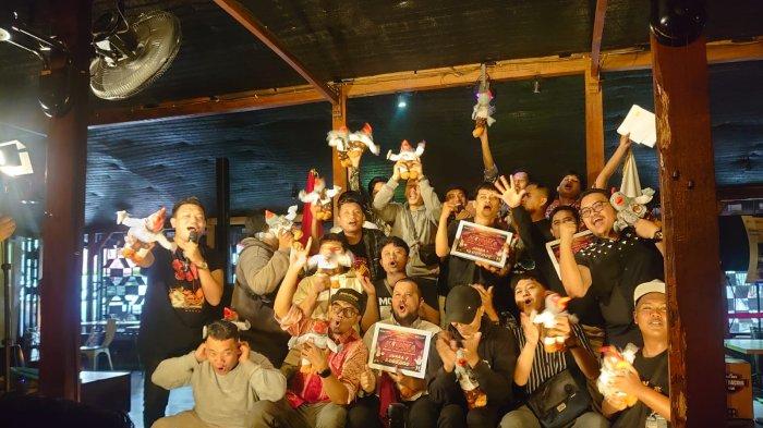 Komisi Pemilihan Umum (KPU) Karawang memiliki cara sendiri untuk menyosialisasikan Pemilihan Kepala Daerah (Pilkada) 2024. Yakni dengan menggelar lomba stand up KOPIKA (Komedi Pilkada Karawang) di Bestfriend Caffe pada Jumat, 25 Oktober 2024 malam.