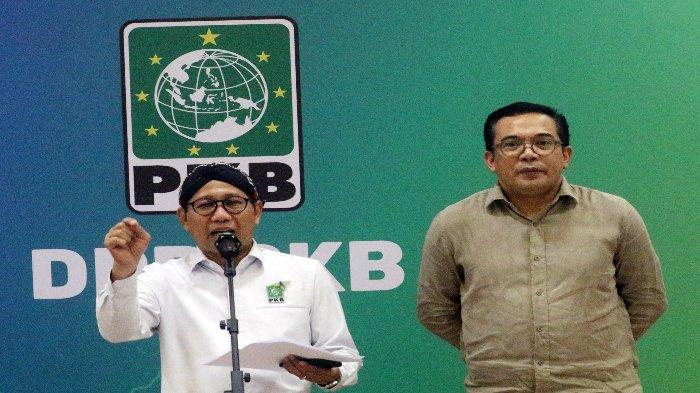 Ketua Desk Pilkada DPP PKB, Abdul Halim Iskandar (kiri) bersama Bendahara Ahmad Iman Sukri saat DPP PKB menggelar Konferensi press terkait Uji Kelayakan dan Kepatutan (UKK) Calon Kepala Daerah di Kantor DPP PKB, Jalan Raden Saleh, Jakarta Pusat, Rabu (29/5/2024). DPP PKB telah mengeluarkan rekomendasi untuk 65 Calon Kepala Daerah (Cakada), 16 diantaranya berasal dari kader internal PKB. Proses UKK masih berjalan dengan sekitar 50 Bacakada mengikuti UKK setiap hari di DPP PKB.