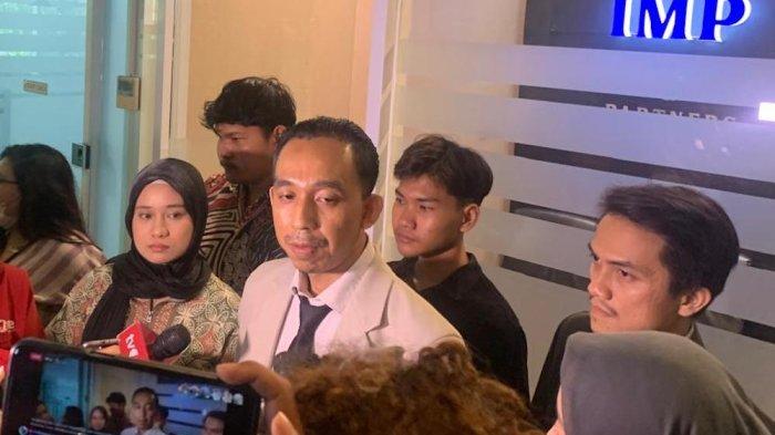 Kuasa hukum korban balita yang dianiaya di Daycare Depok, Irfan Maulana kepada wartawan di kawasan Pasar Minggu, Jakarta Selatan, Jumat (16/8/2024)