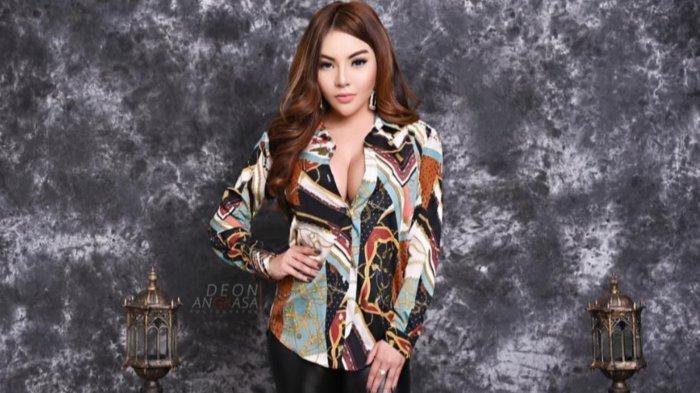 LISA DIMINTA BUKTIKAN -- Foto tangkapan layar dari akun Instagram @lismarianaaa, menunjukkan sang selebgram sekaligus model Lisa Mariana sedang berpose. Lisa Mariana sempat viral karena mengaku menjadi selingkuhan Ridwan Kamil hingga memiliki anak, karenaya pengacara Ridwan Kamil minta Lisa buktikan jika tidak maka fitnah dan bisa berdampak hukum. (Instagram/ @lisamarianaaa)