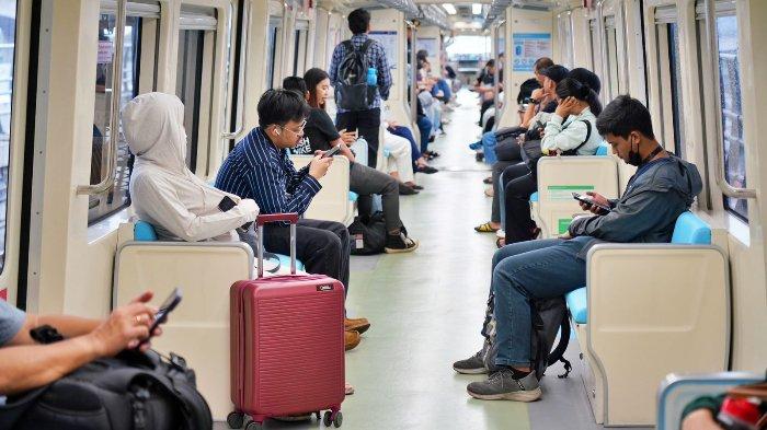 STASIUN LRT - LRT Jabodebek lakukan uji coba layanan penitipan barang di Stasiun Halim. Fasilitas ini sebagai alternatif bagi pengguna yang bawa barang besar.