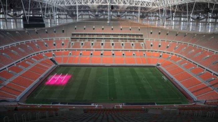 Lapangan Stadion JIS (Jakarta International Stadium), Jakarta Utara sudah beres direnovasi. Kini, kualitas rumput sudah sama dengan stadion internasional lainnya.