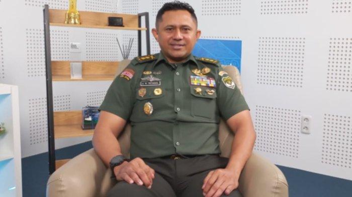 Letnan Kolonel (Inf) Johanis Victorianus Tethool saat berbincang di Redaksi Wartakotalive.com, Palmerah, Jakarta Pusat, Kamis (25/1/2024). Tethool pernah menjabat sebagai Komandan Kodim 1715 Yahukimo Kodam XVII Cendrawasih dan menjadi korban penembakan kelompok kriminal bersenjata (KKB) di Yahukimo pada pertengahan Maret 2023.