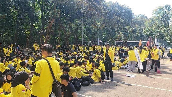 Mahasiswa UI bersiap gelar aksi bela putusan MK di Gedung DPR RI, Kamis (22/8/2024).