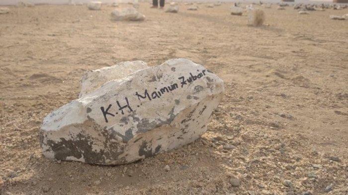 Makam Mbah Moen yang wafat pada tahun 2019 di Makkah