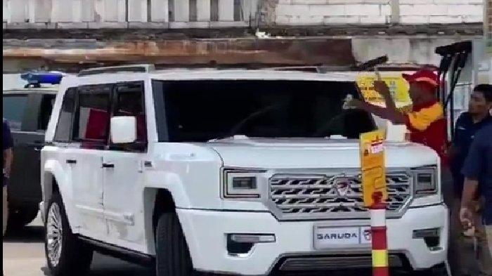 MOBIL KEPRESIDENAN-Viral diduga mobil Kepresidenan yang digunakan Presiden RI Prabowo Subianto mengisi bensin di Shell.