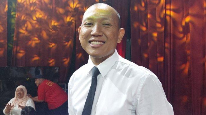 Oki Rengga adalah pecinta sepak bola, dia pun selalu mendukung Timnas Indonesia.