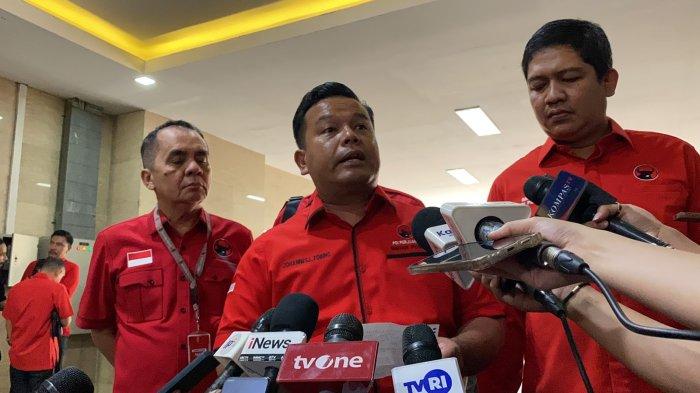 Tim Badan Bantuan Hukum PDI Perjuangan melaporkan pernyataan atas ucapan Rocky Gerung yang dinilai menghina Jokowi ke Bareskrim Polri, Rabu (2/7/2023).