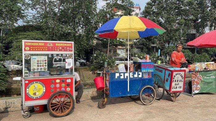 Para pedagang di Taman Palmerah Indah, Komplek Hankam, Palmerah, Jakarta Barat pada Minggu (12/1/2025).